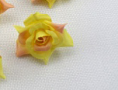 Цветок розы остроконечной 3,5-4 см.