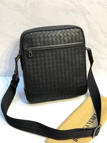 Сумка мужская кожаная Bottega Veneta через плечо