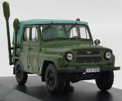 UAZ-469B Gelande-Funkstreifenwagen R1125 (military Police DDR) 1975 CCC079 IST Models 1:43