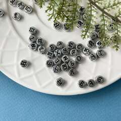 Бусины с буквами круглые, пластиковые, 0,7 см, 20 гр. Русские буквы на серебре