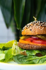БУРГЕР С РАСТИТЕЛЬНЫМ МЯСОМ