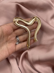 Пряжка-брошь изогнутая для купальника золотистая металлическая