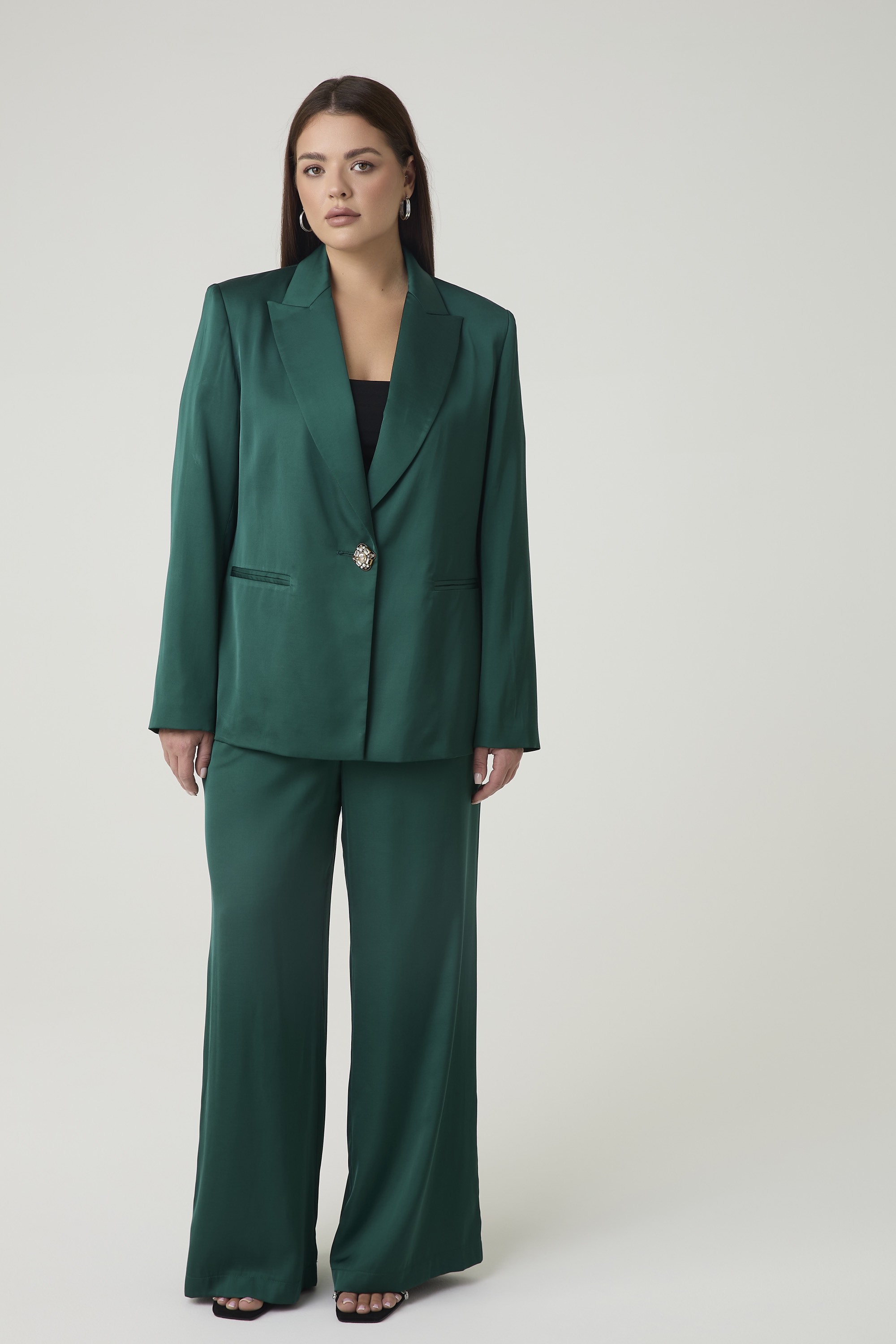 Жакет двубортный из атласа, изумруд