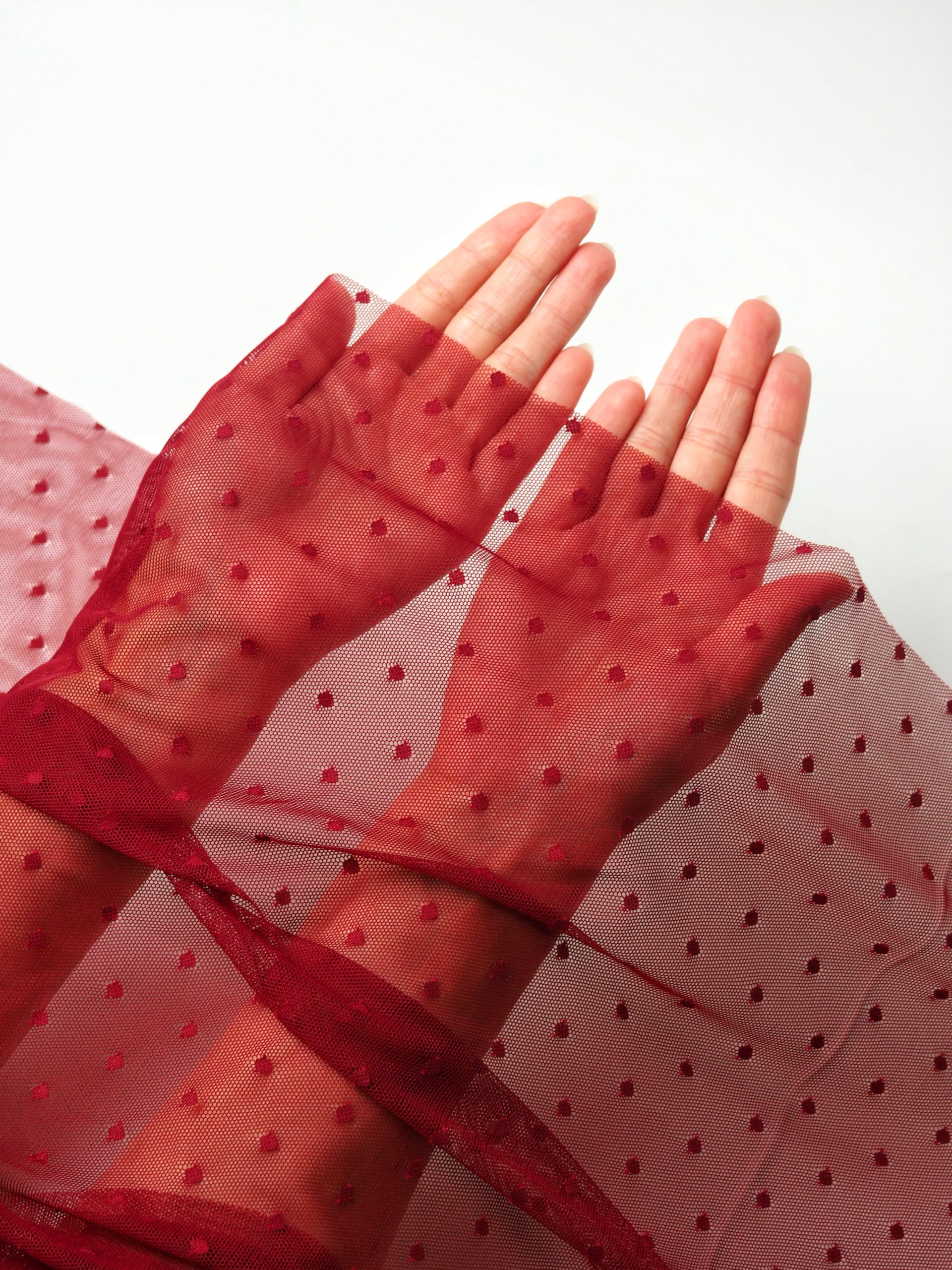 Сетка эластичная бордовая в горошек 5 мм отрезом 75х50 см