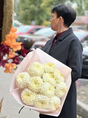 Букет белых хризантем 11 штук