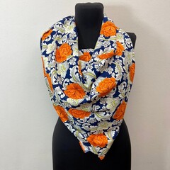 Платок шёлковый принт цветы на синем фоне 88*88 арт.П09