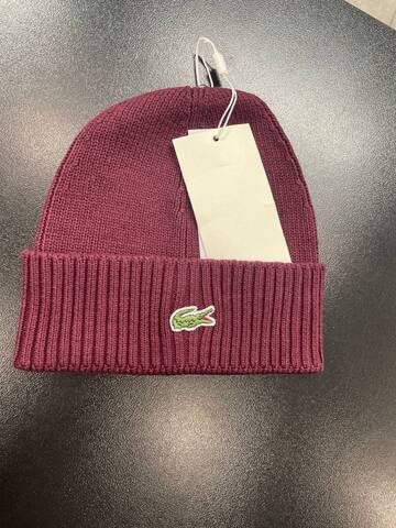 Шапка Lacoste 992027red