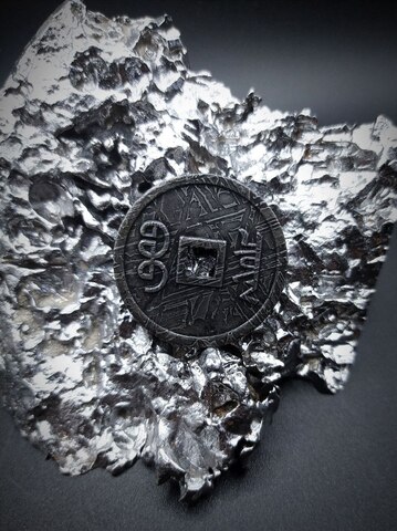 Сувенирная монета династии Цинь из метеорита Алетай