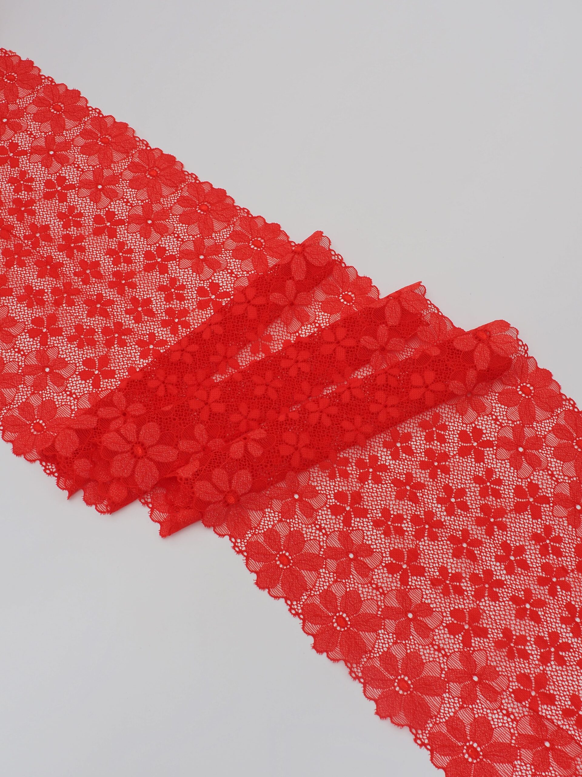 Эластичное кружево красное с серебристой нитью ширина 22 см