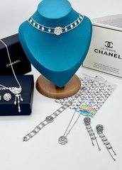 Браслет CHANEL с подвеской роза коллекция Bouton de CAMELIA white VGOLD