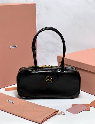Сумка MIUMIU Beau naplak из лакированной кожи