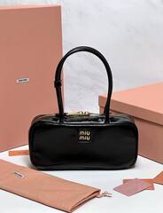 Сумка MIUMIU Beau naplak из лакированной кожи