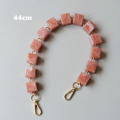 Ручка с розовыми квадратными бусинами S-05