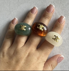 84568-kolco-pechatka-krupnaya-iz-akrila-s-logo-celine