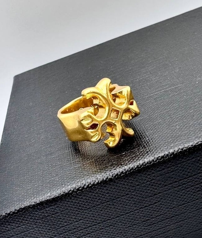 kolco-logotip-tory-burch-v-limonnoj-pozolote