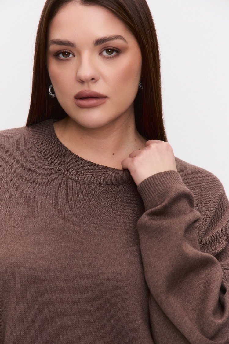 Джемпер вязаный с круглым вырезом, трюфель