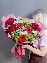 Авторский букет в красной гамме