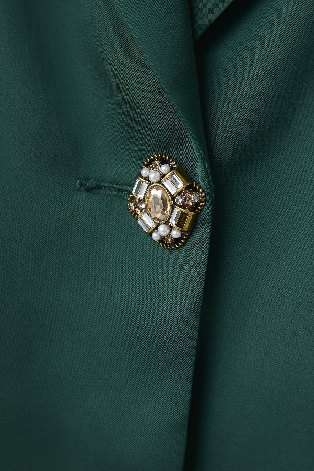 Жакет двубортный из атласа, изумруд