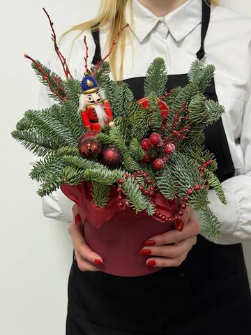 новогодняя композиция в шляпной коробке