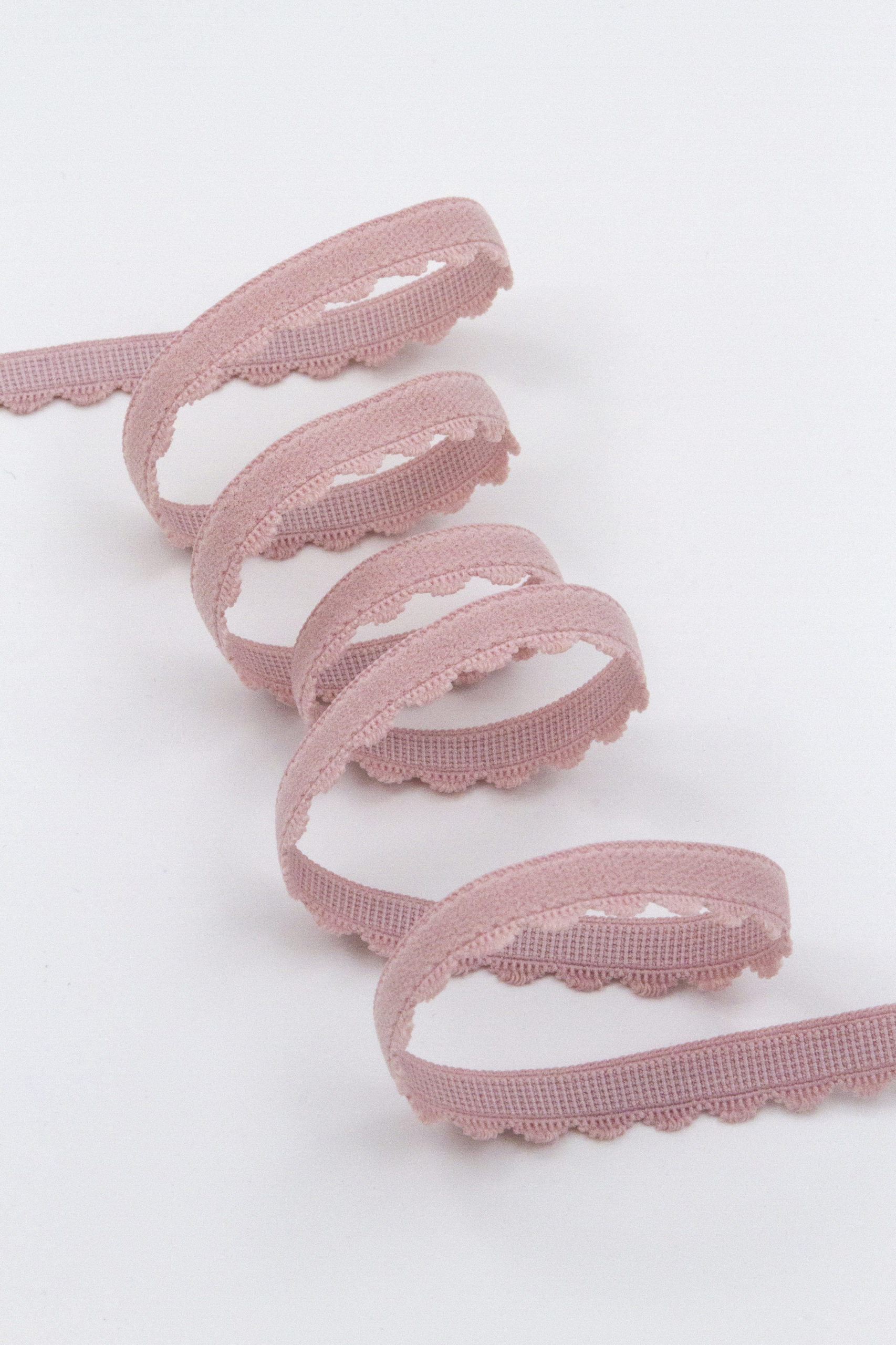 Резинка отделочная пудровая ажурная ширина 10 мм с учетом фестона Lauma (Латвия)