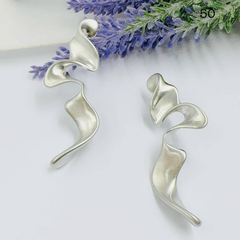 Серьги длинные волнистые базовый гардероб