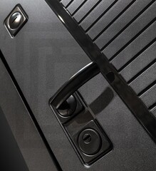 Входная металлическая дверь с зеркалом Лабиринт Пиано зеркало Панорама тонированное (черная фурнитура)