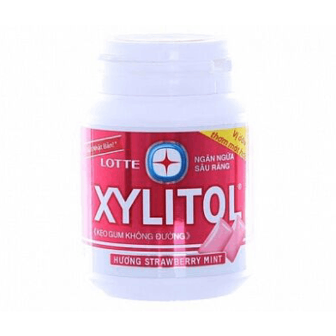 Жевательная резинка в банке мята-клубника XYLITOL Lotte, 55,1 гр