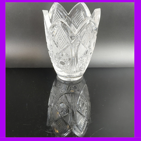 Хрустальная ваза "Тюльпан" СССР с рельефным декором, алмазная ручная огранка, 16 см, 1960-1980 гг