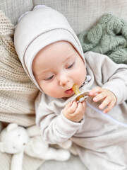 Велюровая шапочка на завязках Mjölk White Sand