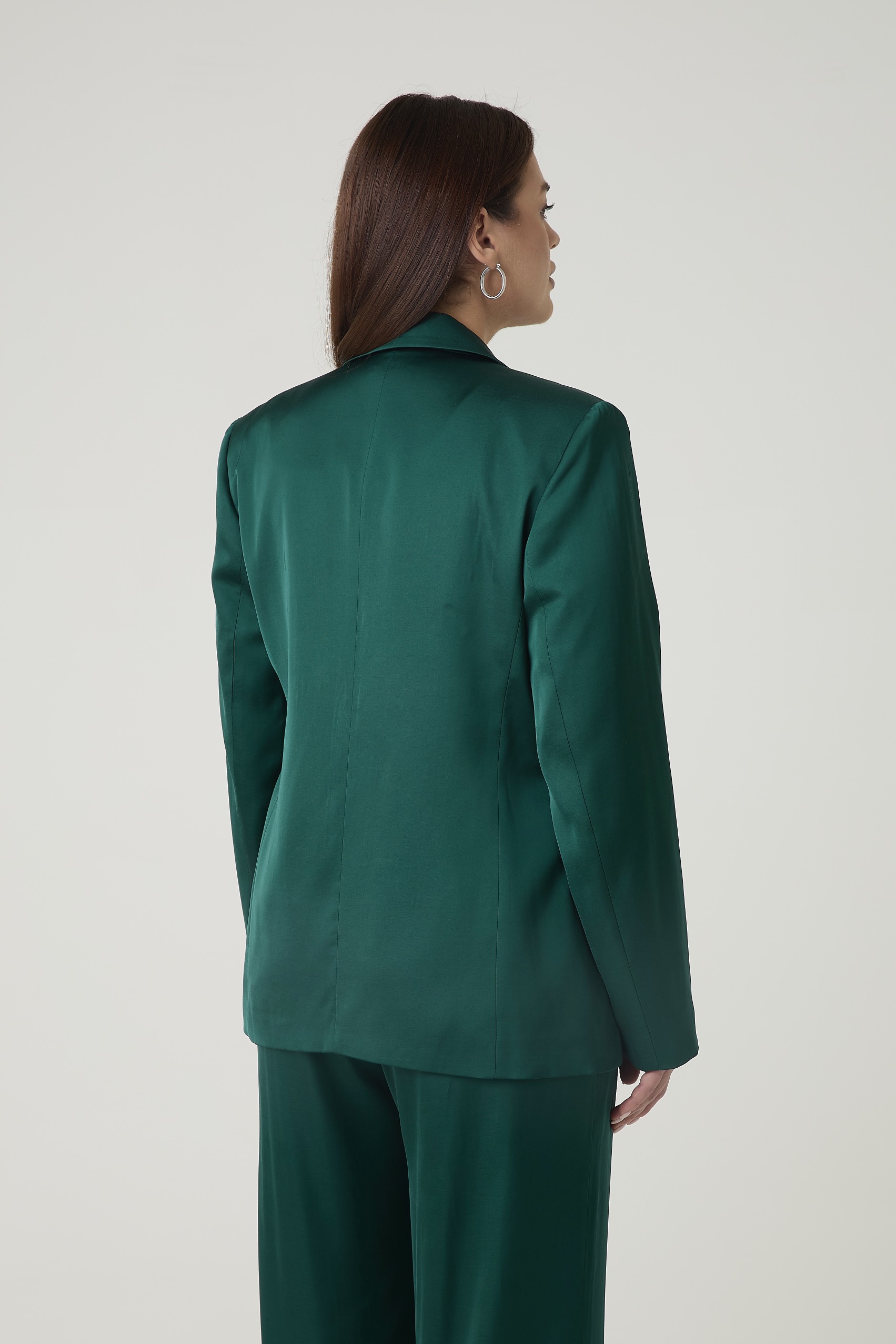 Жакет двубортный из атласа, изумруд