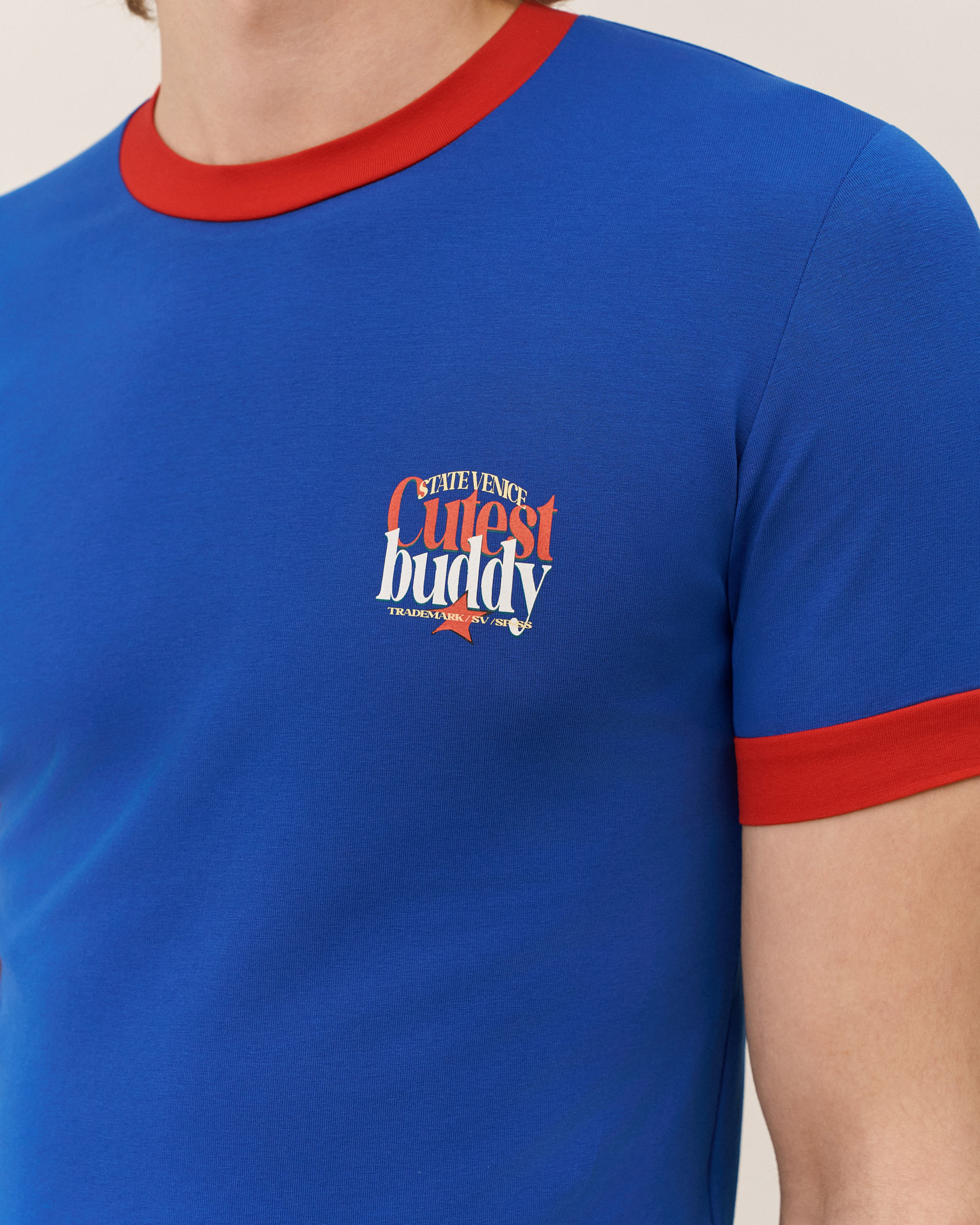 Приталенная футболка из облегченного хлопка