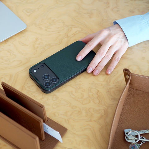 Кожаный чехол для iPhone 17 Pro, теленок темно-зеленого цвета