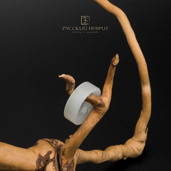 Кольцо из белого нефрита прямое