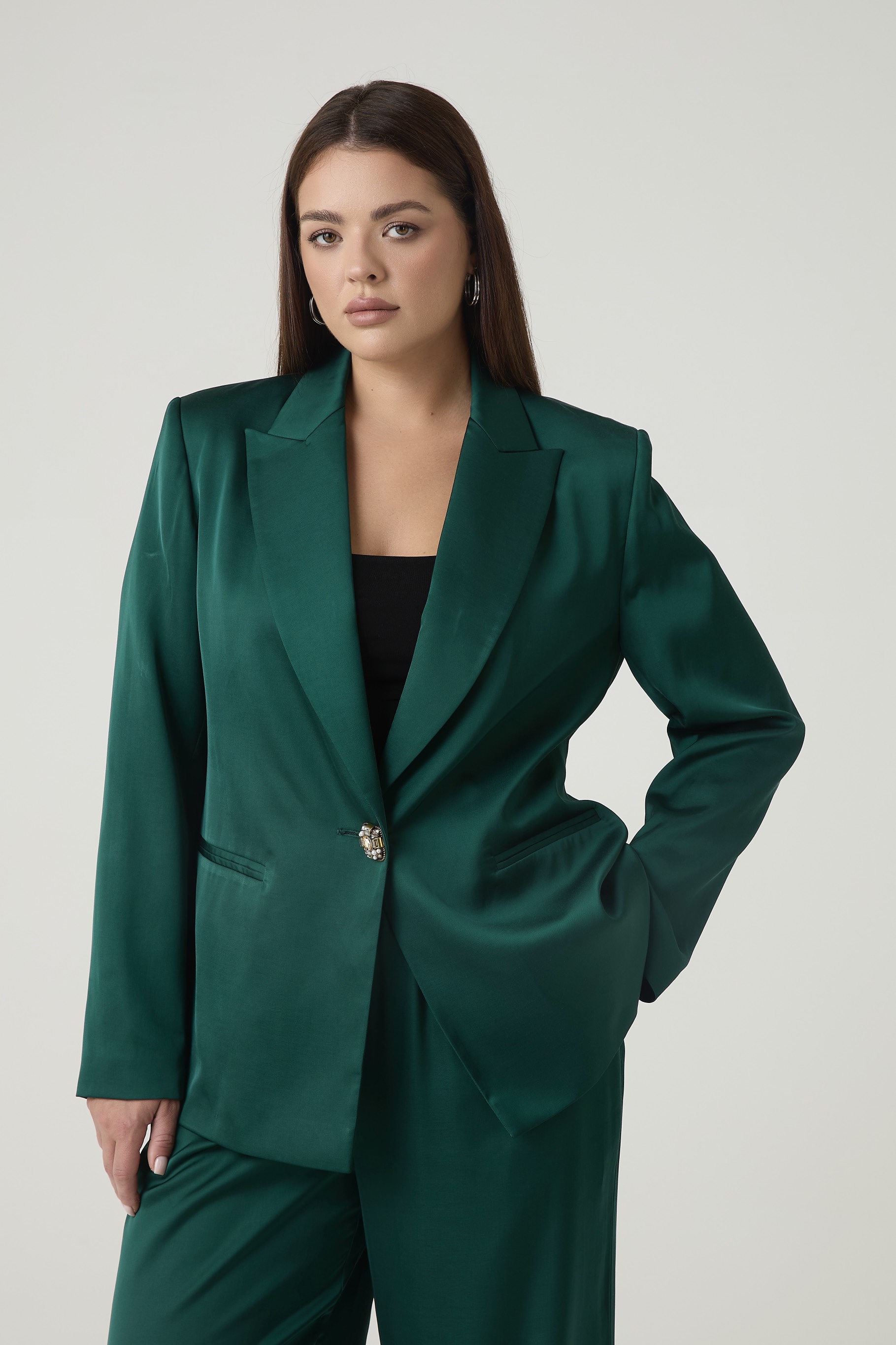 Жакет двубортный из атласа, изумруд