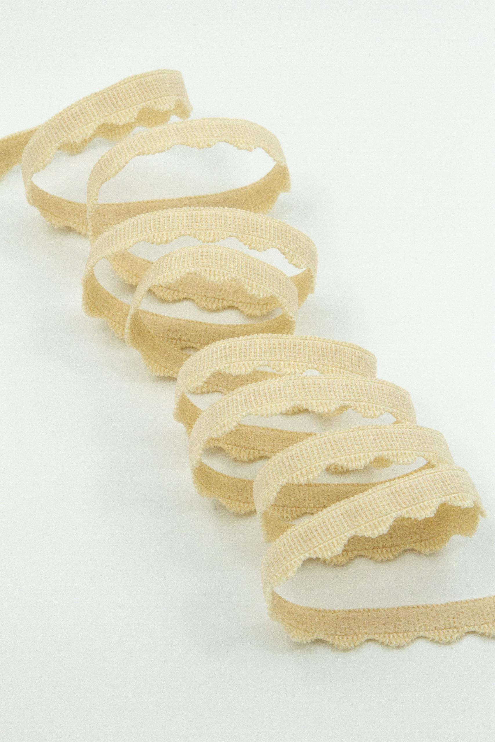 Резинка бельевая ажурная 8 мм с учётом фестона бежевая