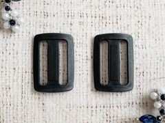 Пряжка двухщелевая усиленная РОМ пластик 2,5 см, 3,9 гр, чёрный