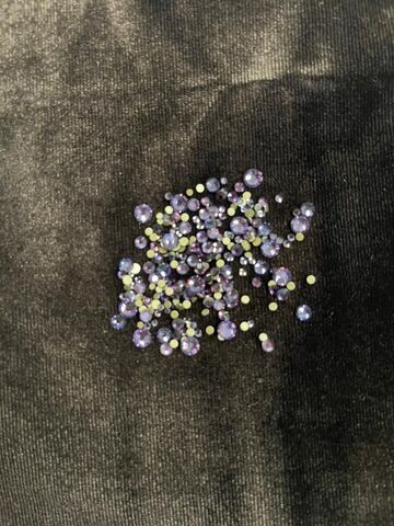 Стеклянные стразы  (размер микс) 1140шт, цвет лиловый