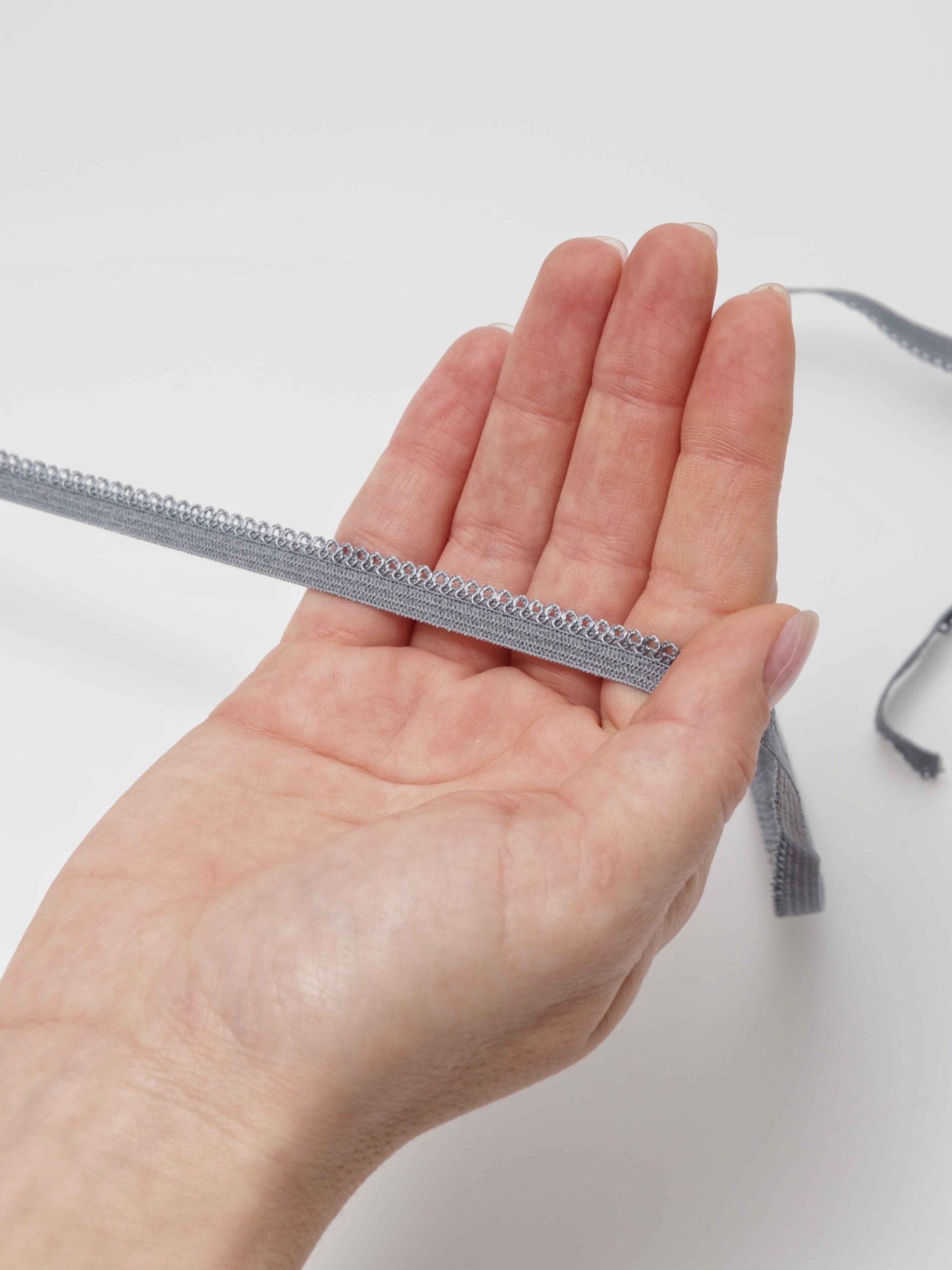 Бельевая резинка темно-серая ажурная ширина 8 мм с учетом фестона