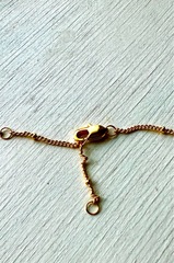 83227 - Колье-чокер с миниподвесками с зелеными альпанитами