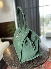 Женская большая сумка из натуральной замши зеленого цвета