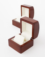 Футляры деревянные