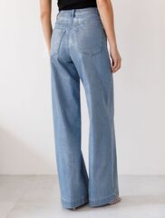 Джинсы-трубы с металлизированным покрытием  D54.219 (121200)