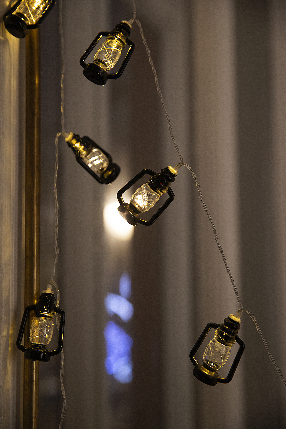 фонарики на елку. нити фонари. гирлянда электрическая twinkly 175 led ip44 14 м. как сделать синий фонарь. белые фонарики гирлянда.