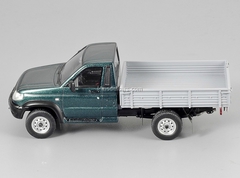 UAZ-3163 Patriot Cargo 2005 dark-green metallic DIP 1:43