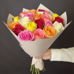 Букет цветов из 21 микс роз Россия
