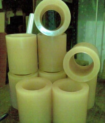 Втулка капролоновая 390 мм