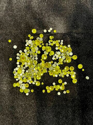 Стеклянные стразы  (размер микс) 1140шт, цвет желтый