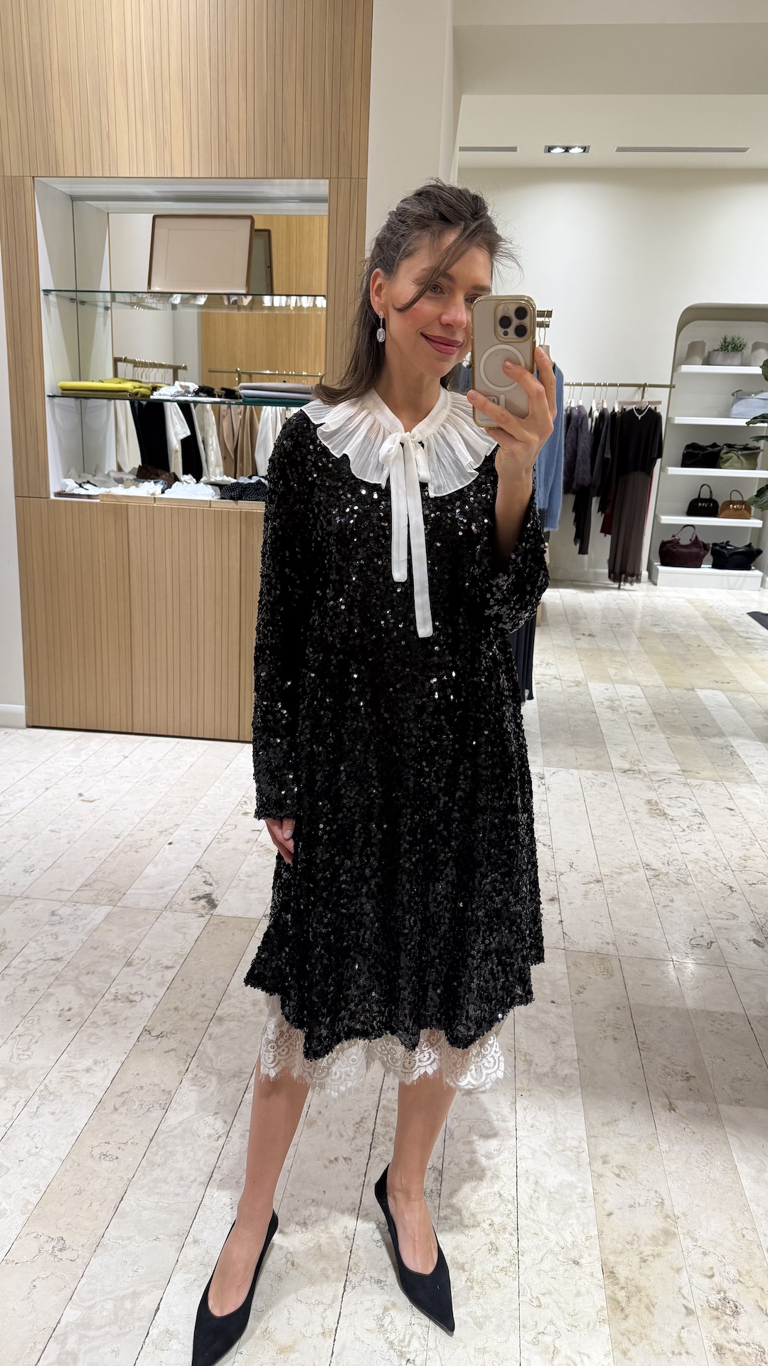 Расклешенное платье в пайетках