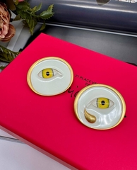 73123- Ассиметричные серьги круглые в стиле Schiaparelli с белой эмалью