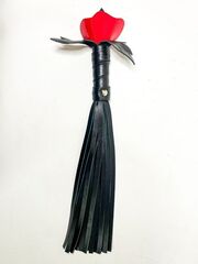 Черная кожаная плеть с красной лаковой розой в рукояти - 40 см. - 